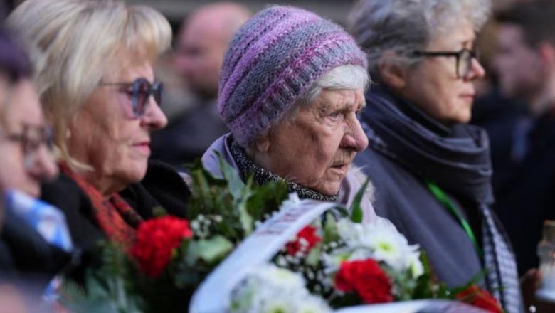 27 Janari/ Të mbijetuarit e Aushvicit kthehen në kamp për 80 vjetorin e çlirimit! Udhëheqësit evropianë shqetësim për rritjen e partive të ekstremit të djathtë