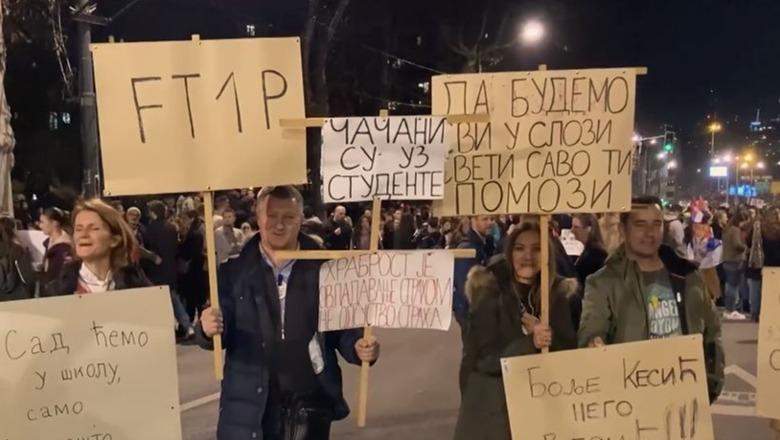 Protesta masive në Serbi, plagoset rëndë një studente, policia arreston 4 persona  