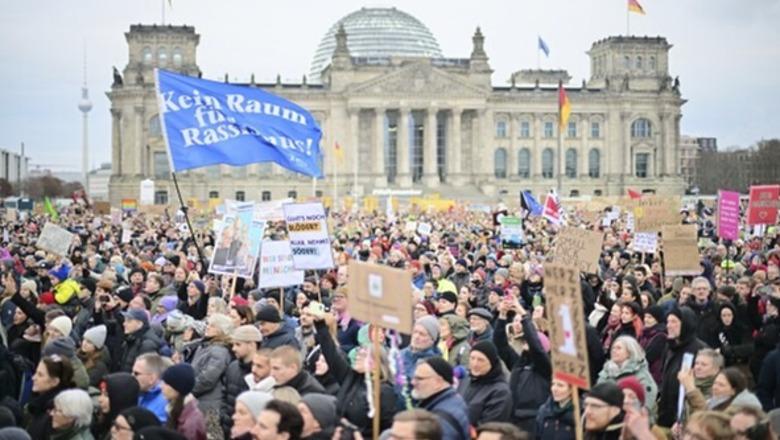 Protesta masive në Gjermani/ 250 mijë qytetarë protestojnë kundër bashkëpunimit të CDU/CSU me të djathtën ekstreme (VIDEO)