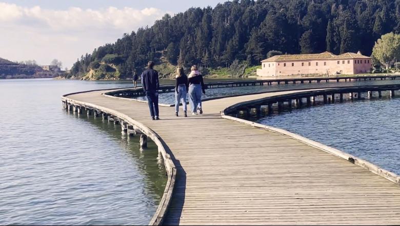 Zvërneci, magji edhe në dimër, vërshim turistësh të huaj! Italianët ua sugjerojnë miqve të tyre, lituanezët: Manastiri mahnitës, deti një mrekulli 