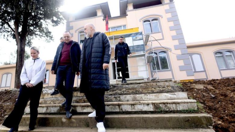 Tiranë/ 'Trashëgimia për të Gjithë', godina e ish-Komandës së Gardës do kthehet në qendër kulturore, Rama: Mund të quhet Muzeu 'i veshjeve të shtetit'