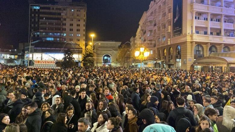 Maqedoni e Veriut/ Tragjedia me 59 viktima në Koçan, mijëra qytetarë protestojnë në Shkup, paralajmërojnë përshkallëzim
