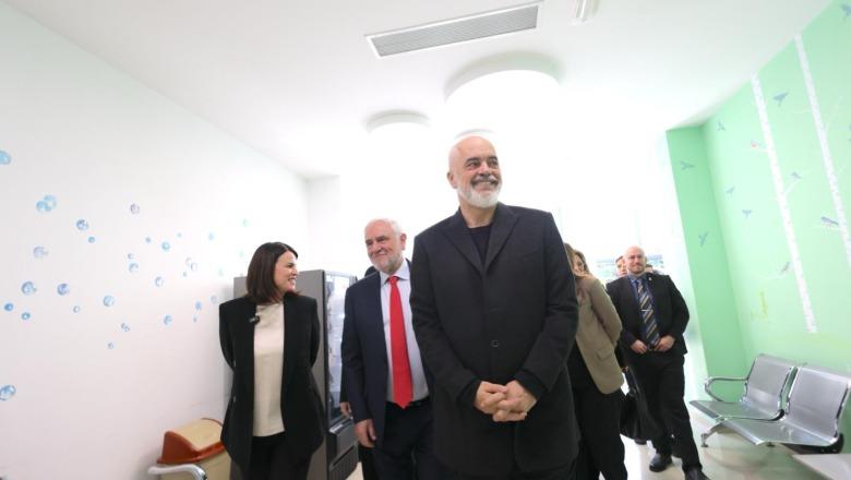  Hapen dy klasa mësimore në spitalin pediatrik në QSUT,  inspektohet nga Rama! Përfaqësuesi i Fondacionit izraelit: Do zbatojmë projektin edhe në spitale të tjera