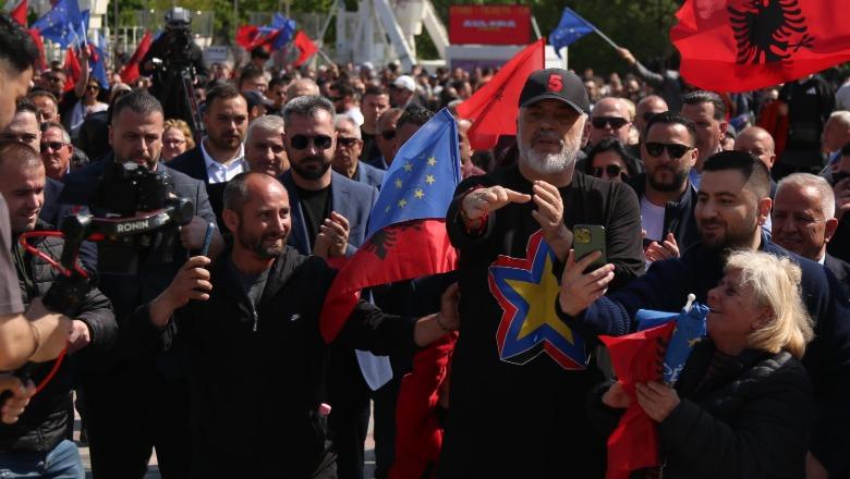 Mero Baze: Pse Rama paska hequr dorë nga ‘vjedhja’ e programit të Berishës