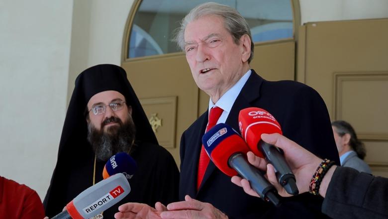 Berisha viziton Katedralen Katolike dhe atë Ortodokse:  Opozitën u përpoqën ta fshijnë por u ‘ringjall’, sot është më e fortë se kurrë