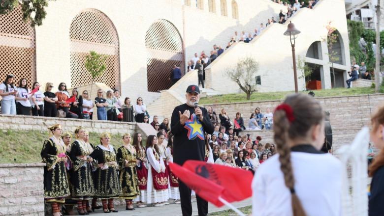 Rama pritet me polifoni në Gjirokastër: Shqipëria është në drejtimin e duhur, Dumanin e bëmë ne të njohur! Këneta bënte sehir kur vrau 4 njerëz në bulevard
