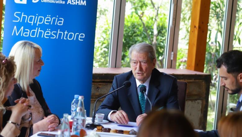 Berisha nga takimi me gratë në Tiranë: Për fëmijën e tretë shpenzimet do të mbulohen nga shteti