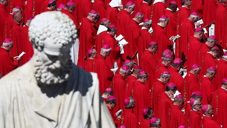Në prag të Konklavës për Papën e ri, cilat janë disa nga thashethemet qarkullojnë për kardinalët 