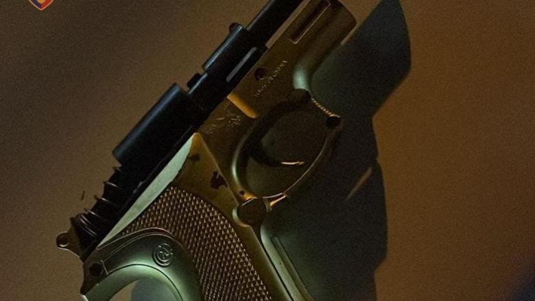 Shoqërohet 45-vjeçari në Durrës, kërcënoi me pistoletë lodër kandidaten e ‘Nisma Shqipëria Bëhet’, policia: Vuan nga probleme të shëndetit mendor
