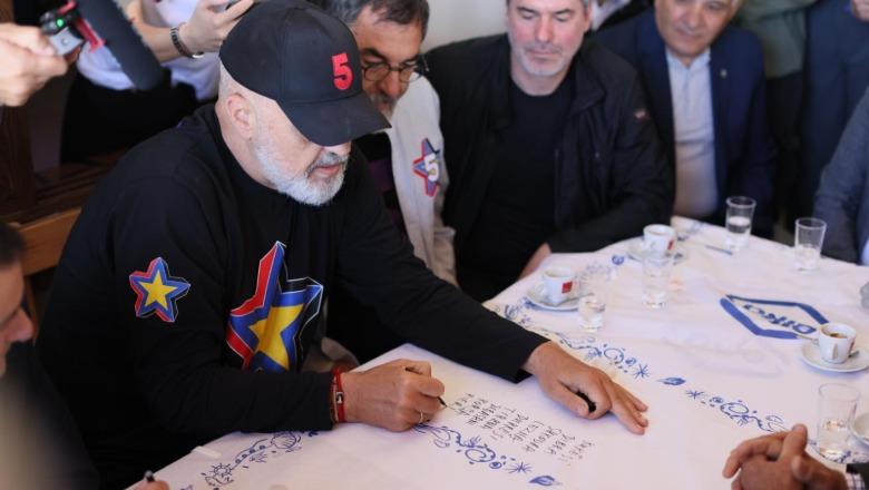 Zgjedhjet e 11 majit/ Rama nënshkruan ‘memorandumin’ e Kuçit, ‘firmos’ 78 mandate të sigurta! Projeksioni për 88 vende në Kuvend, bufit i vë kryqin