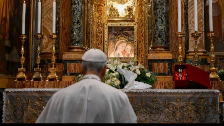Papa Leoni i XlV-të lutje private te Zoja e Këshillit të Mirë në Genzzano, kisha e mrekullisë mes Shqipërisë e Italisë