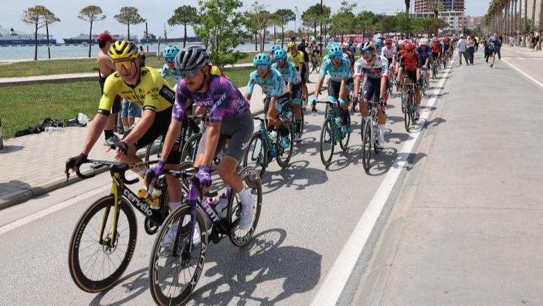LIVE/ Vijon Etapa e Tretë e 'Giro d'Italia' në Vlorë, festë në qytetin e flamurit! 6 çiklistë në krye, De Bondt dhe Tonelli në ndjekje, grupi 3 minuta pas