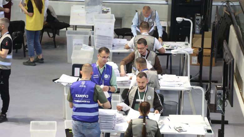 Zgjedhjet/ Pse u vonua procesi i numërimit? Nga procedurat, çorganizimi, lodhja e tensionet! ‘Bllokimi’ i Greqisë dhe vështirësia me zarfet e diasporës