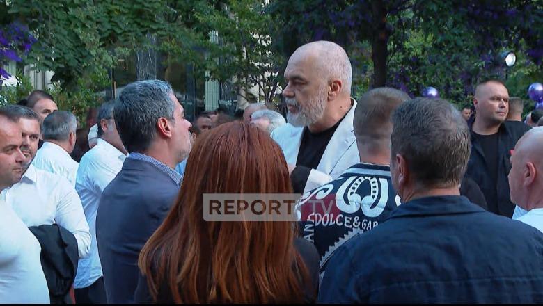 VIDEOLAJM/ Rama nuk 'kursen' Ermal Dredhën as në festën e PS, i 'tërheq ...
