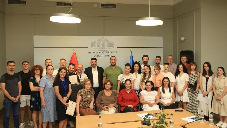 Udhërrëfyesit turistikë tashmë me certifikime pa afat, Kumbaro: Lehtësojmë burokracitë dhe nxisim të rinjtë që promovojnë turizmin