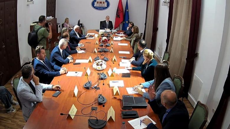 Nisin punimet në Komisionin për Punët e Jashtme/ Opozita kërkon prezencën e Spiropalit dhe qartësimin e pozicionit të Shqipërisë në raport me Kosovën