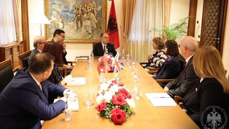 Begaj pret përfaqësinë nga ‘British Council’: Në fokus, programet në mbështetje të të rinjve shqiptarë