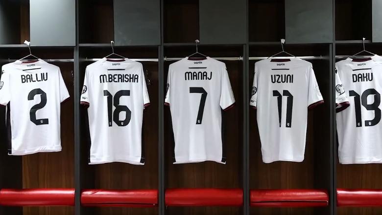 VIDEO/ Kombëtarja sot luan me uniformën e bardhë, shikoni pamjet nga dhoma e zhveshjes në stadiumin e Leskovacit