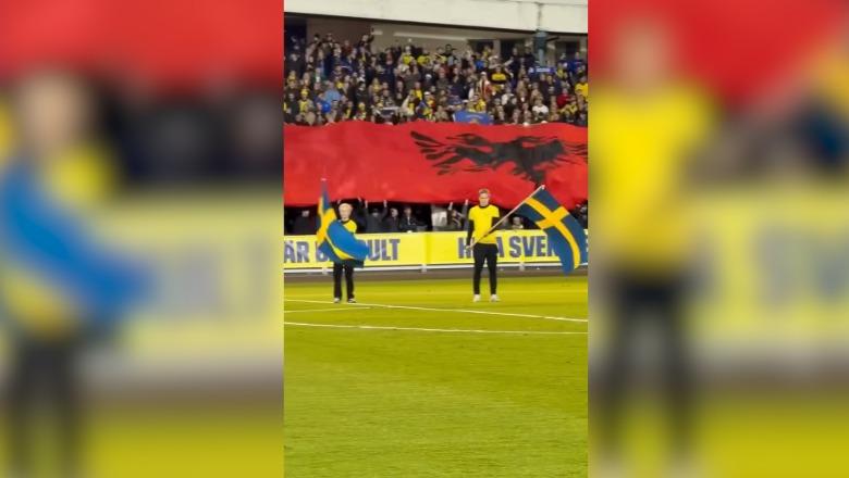 Fitorja e Kosovës, tifozët shqiptarë valëvisin flamurin gjigand kombëtar në stadiumin e Suedisë