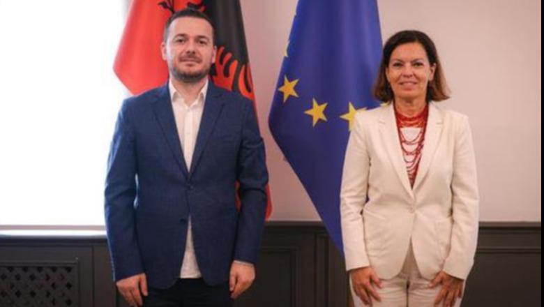 Ministri Salla takim me përfaqësuesen e Komisionit Evropian, në fokus progresi në procesin e integrimit