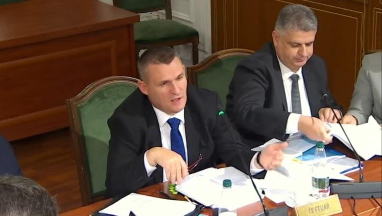 ‘I vjen rrotull Kryeministrisë, por arreston liderët e opozitës’, Dumani ‘përplaset’ me Strazimirin: Ndihem i fyer, se sa patriot jam unë…