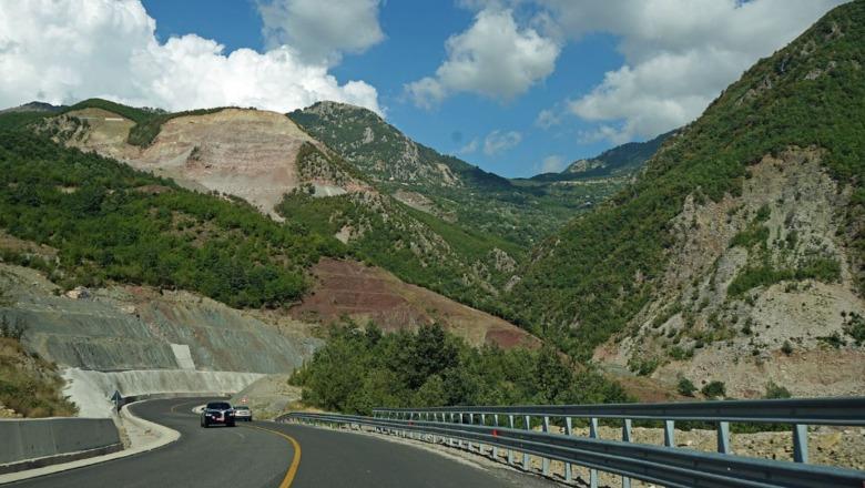 VKM/ Qeveria miraton fond shtesë prej 753 mijë lekësh për pronarët që preken nga shpronësimet në 'Rrugën e Arbrit'