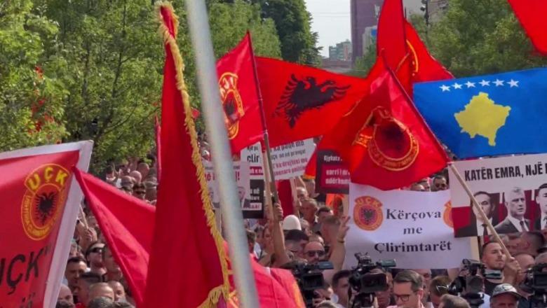 Protesta për UÇK-në, bllokohet për dy orë qarkullimi në ‘Bulevardin e Ri’ në Tiranë 