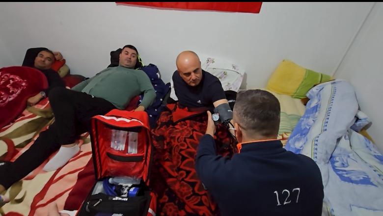 Tre ditë në grevë urie, rëndohet gjendja shëndetësore e naftëtarëve! Sindikata: Nuk ka asnjë reagim nga kompania ‘Bankers’