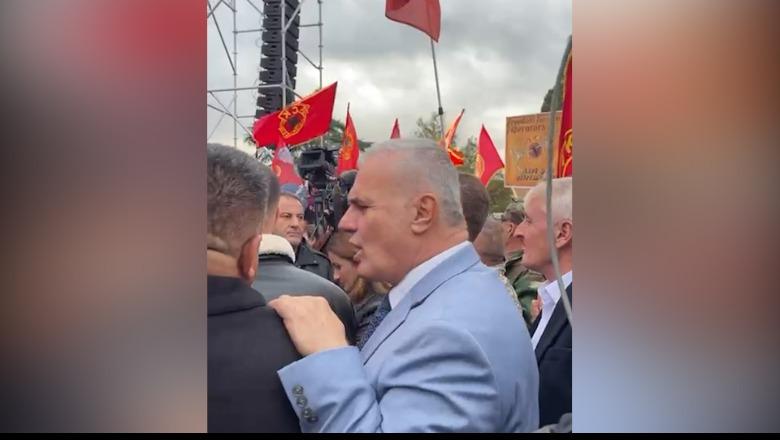 ‘Ke thyer urdhrin e partisë’, Bujar Leskaj nuk përmbahet nga protesta për ish-krerët e UÇK-së: E kush po e rr*an për…. (VIDEO)