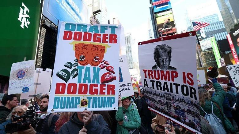 ‘No Kings’, nis protesta kundër Trump, mijëra protestues mbushin sheshin në New York