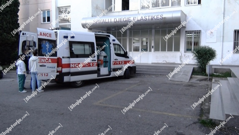 Zjarri në Maliq/ Nëna dhe i vëllai humbën jetën nga asfiksia, 6-vjeçarja mbërrin në QSUT në gjendje të rëndë (VIDEO)