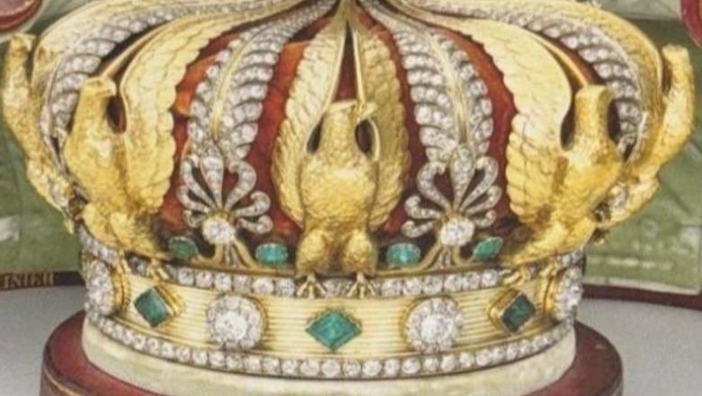 FOTO/ Cilat janë 8 bizhuteritë e Thesarit të Francës të vjedhura në Luvër: kurora e Eugenias, spila, safirë dhe smeralde! Një thesar i paçmuar