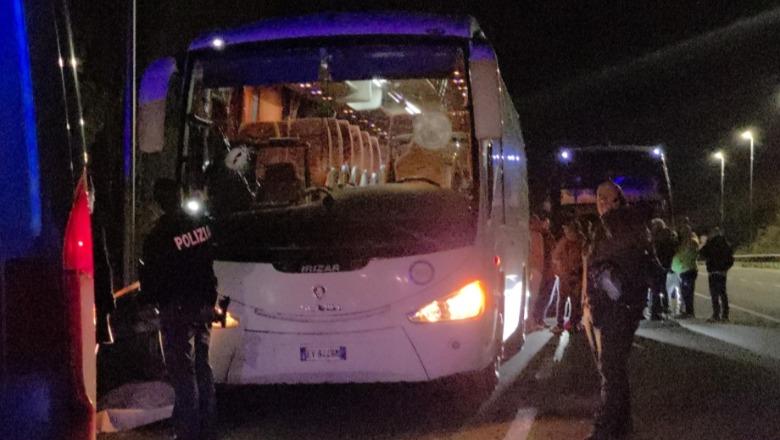 Tronditet bota e sportit në Itali, sulm me gurë autobusit pas ndeshjes së basketbollit! Vritet shoferi, reagon Meloni