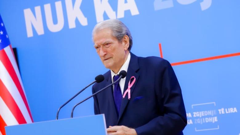 VIDEO/ ‘S’kishte urdhër për bojkot’, ja si gënjen Berisha kur pyetet për pjesëmarrjen e Leskajt në protestën për UÇK