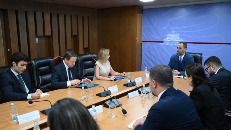 Kongresi Botëror i së Drejtës vjen në Tiranë në 2027-ën, Lamallari: Shqipëria afirmohet si partner i besueshëm në mbrojtjen e shtetit të së drejtës