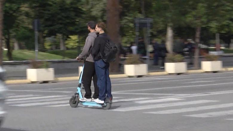 Vëzhgimi i Report Tv/ Ndalimi vetëm në 'letër'! Monopatinat, edhe ato me pagesë, vijojnë të qarkullojnë në rrugët e Tiranës, 2 të aksidentuar