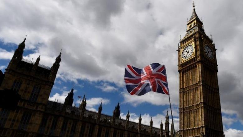 'S'ka më varka e pasaporta false', Britania e Madhe me 'dorë të hekurt': Do shkatërrojmë bandat shqiptare që trafikojnë njerëz drejt Anglisë