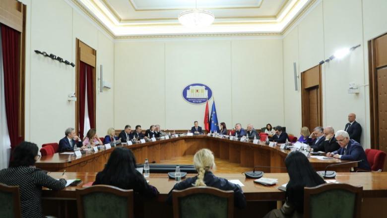 Nesër debat maratonë në Kuvend për buxhetin e paketën fiskale! ‘Dorëzohet’ PS, i jep PD-së mocion me debat për krimin