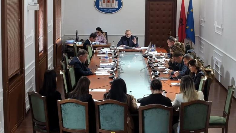 Raporti i OSBE-ODIHR/ Opozita 'lexon' kritikat te 'Ligjet': Zgjedhjet farsë! PS: Të punojmë për rekomandimet