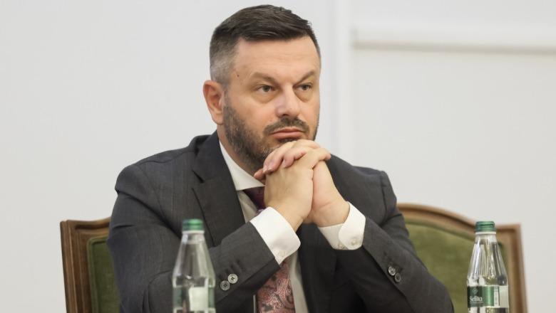 Akuza për abuzim me tenderat, deputeti i PS, i vetmi që nuk kërkon gjykim të shkurtuar nga GJKKO! Ndreca: Çështja t’i kalojë gjykatës së Tiranës, nuk jam subjekt i posaçëm