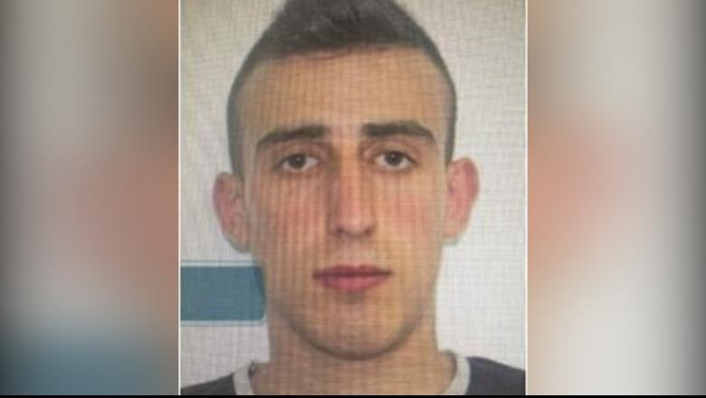 Pjesë e grupit që kultivoi 870 kg kanabis në Berat në 2022, 30-vjeçari shqiptar arrestohet në Britani! Pritet ekstradimi (EMRI)