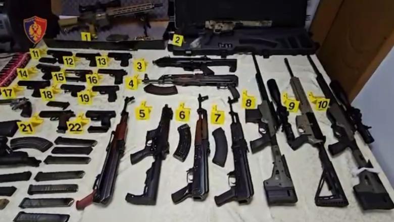 Pistoleta të disa lojeve, 5 snajperë e 1 silenciator, ja arsenali i armëve që u kap në Tiranë! U gjetën dhe 15 mijë fishekë dhe pajisje gjurmimi e shpërthimi në distancë