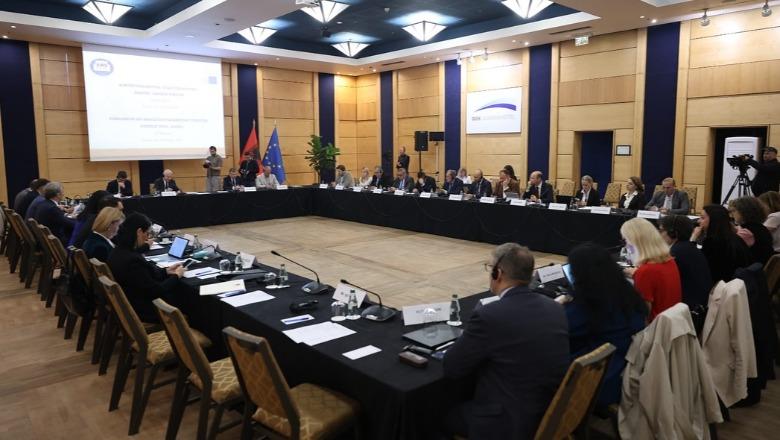 Drejtësia e 11 maji përplas PD e PS para eurodeputetëve! Bardhi: Korrupsioni në nivele të larta! Manja: Baltosni vendin për integrimin