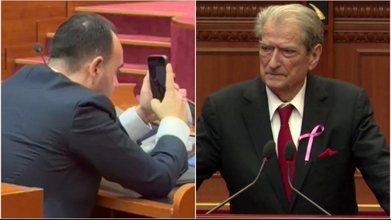Balliu Junior në rolin e kameramanit: Filmon Berishën teksa flet në Foltore (VIDEO)