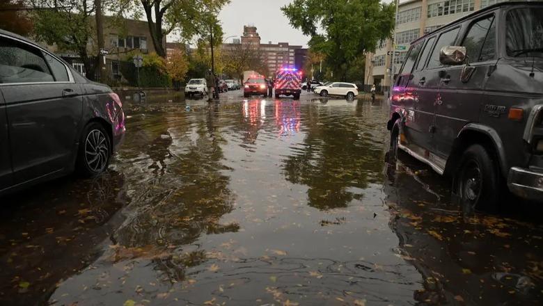Nju Jork nën pushtetin e ujit/ Dy të vdekur nga reshjet masive e dendura të shiut