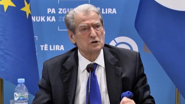 Mero Baze: 15 vjet për t’u trimëruar të pyesin Sali Berishën pse vrau