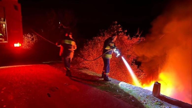 Lezhë/ Përfshihet nga flakët një grumbull gomash makinash në Fushë-Milot, zjarrfikësit në vendngjarje