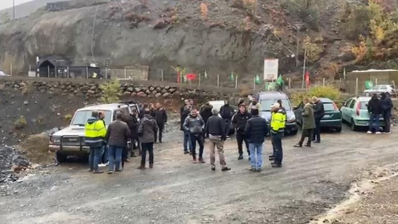 Mirditë/ Minatorët e Spaçit prej 27 ditësh në protestë! Kompania hakmerret, largon nga puna 40 punonjës! Na kanë shkaktuar dëm të madh ekonomik
