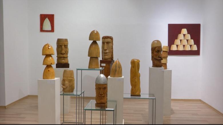 “Plisi”, një ekspozitë për simbolin kombëtar shqiptar  (VIDEO)