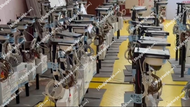 Zgjedhjet e pjesshme/ Qendrat e votimit në Vlorë plotësohen me materialet zgjedhore! 173 mijë e 624 qytetarë me të drejtë vote